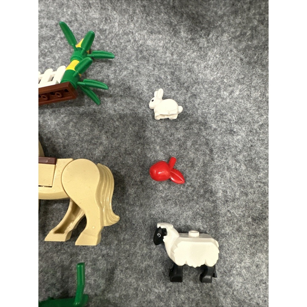 LEGO 10775 Disney Mickey Mouse Donald Duck's Farm With Instuctions and Box - Picture 9 of 10